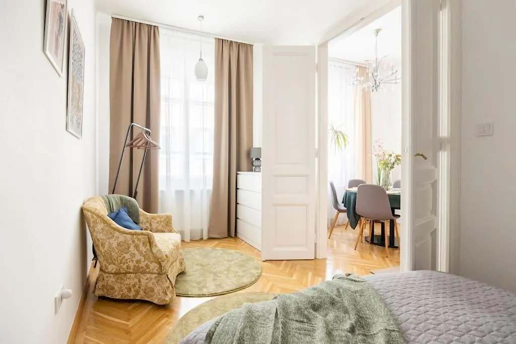 Central Relaxing Home 3Bdr A/C Budapest 0*,