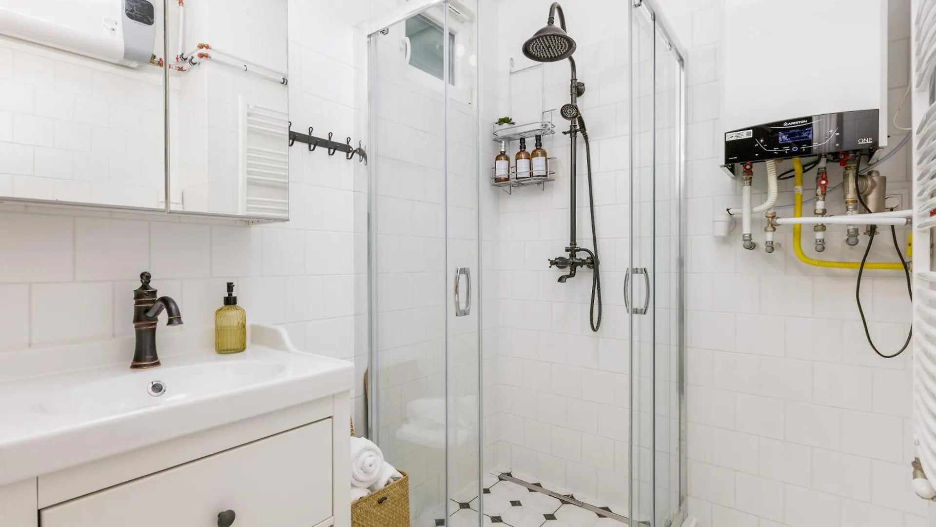 Central Relaxing Home 3Bdr A/C Budapest Apartment