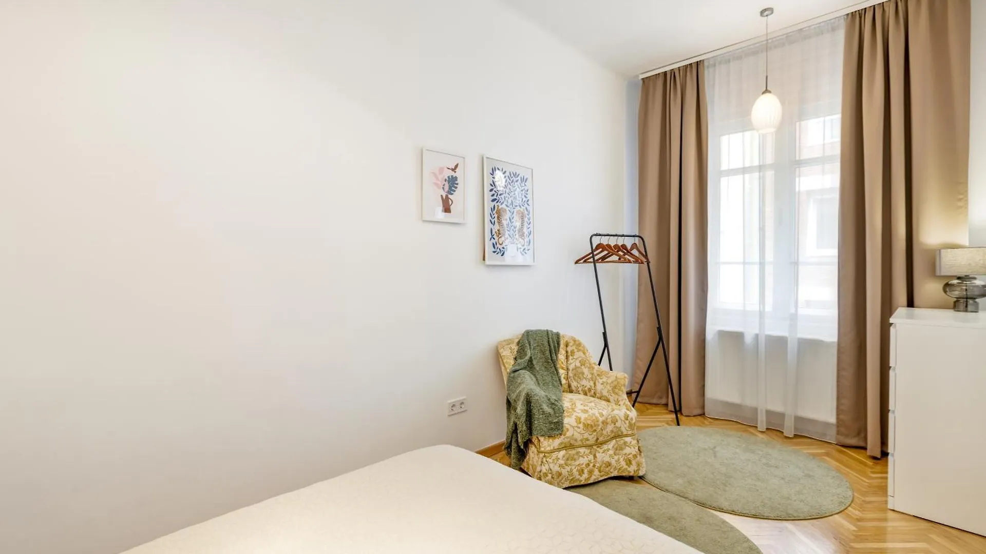 Central Relaxing Home 3Bdr A/C Budapest 0*,