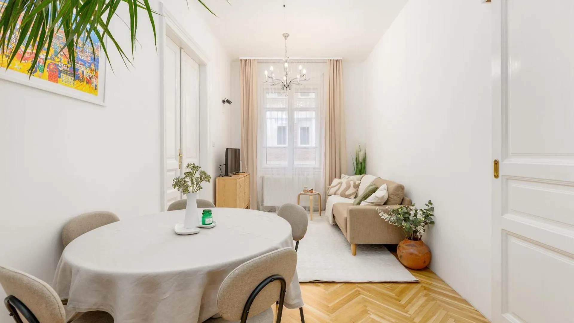 Central Relaxing Home 3Bdr A/C Budapest Apartment